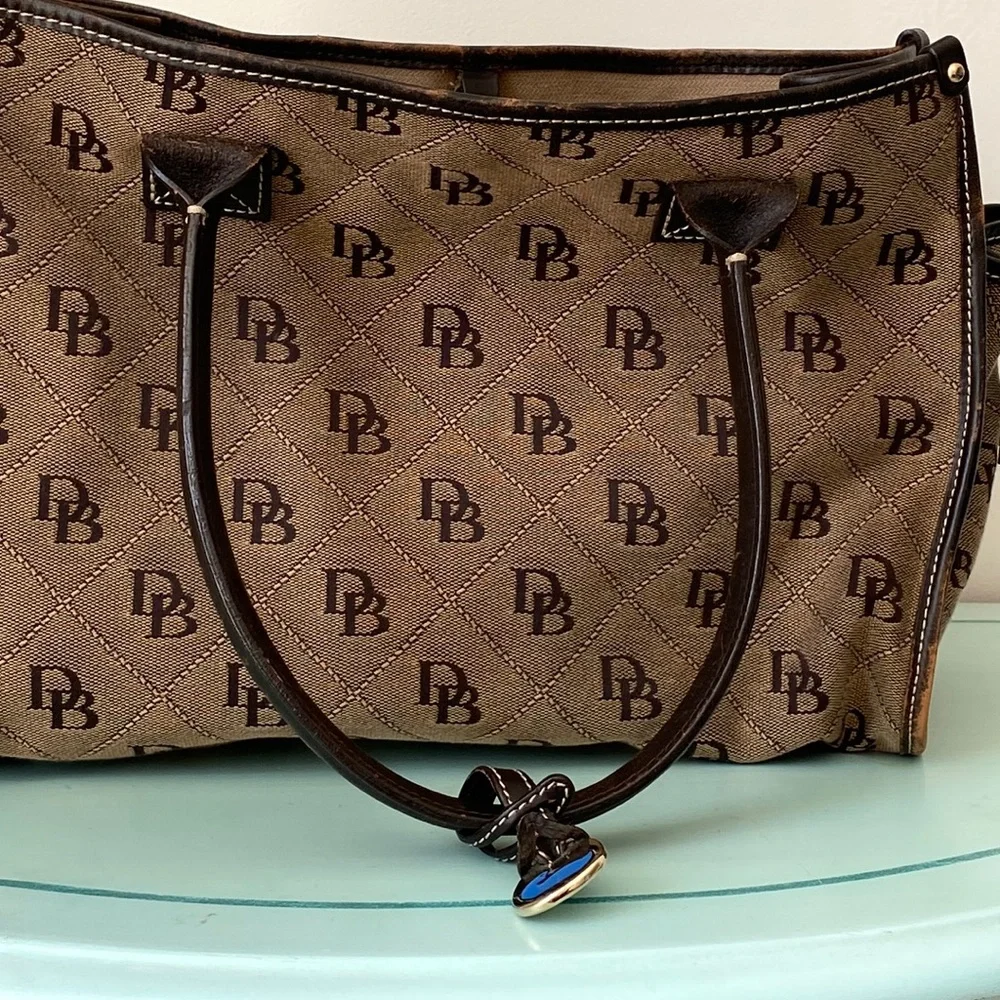 Dooney and Bourke handbag - Picture 1 of 4